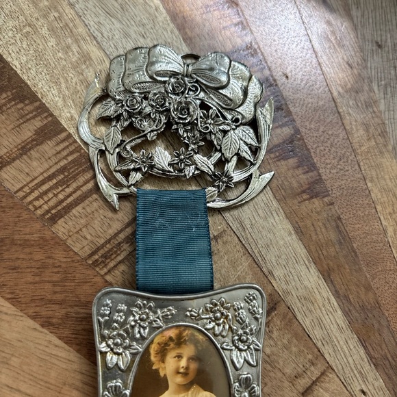 Vintage Style Photo Frame - Picture 7 of 10